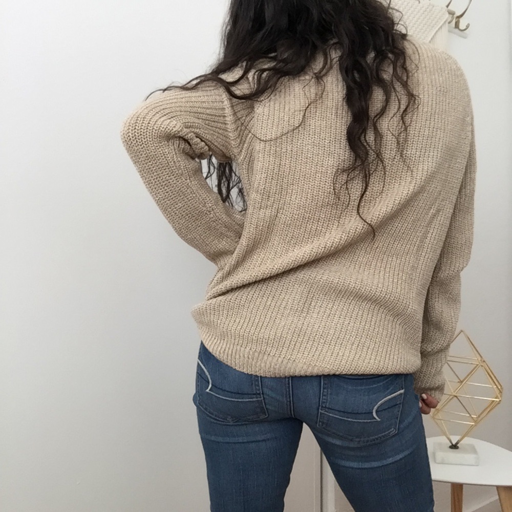 ❗️One Left❗️NWT Lace V- Neck Sweater - Picture 7 of 8